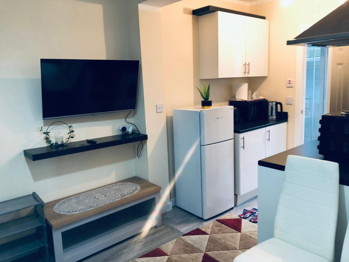 Self-Contained Studio Flat Bathrooms Kitchens Upgrade Locations To City Centre 15 Minutes Walking Distance Nottingham Universities Queen Hospitals City Hospitals Buitenkant foto