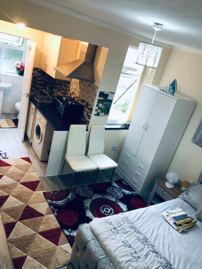 Self-Contained Studio Flat Bathrooms Kitchens Upgrade Locations To City Centre 15 Minutes Walking Distance Nottingham Universities Queen Hospitals City Hospitals Buitenkant foto